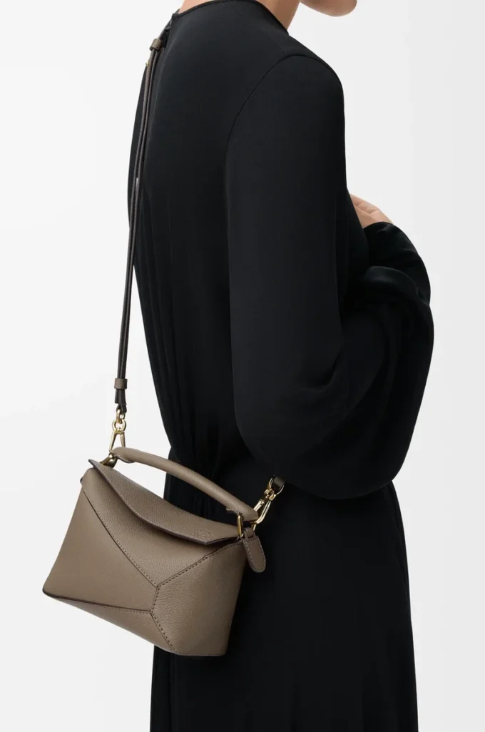 Mini sac Puzzle Edge en cuir de veau grainé souple Taupe