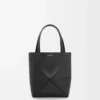 Mini sac Puzzle Fold en cuir de veau brillant noir Mini sac Puzzle Fold en cuir de veau brillant noir
