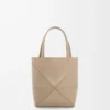 Mini sac Puzzle Fold en cuir de veau brillant Sand Mini sac Puzzle Fold en cuir de veau brillant Sand