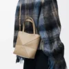 Mini sac Puzzle Fold en cuir de veau brillant Sand Mini sac Puzzle Fold en cuir de veau brillant Sand