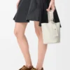 Mini sac seau Pebble en cuir de veau grainé souple blanc cassé