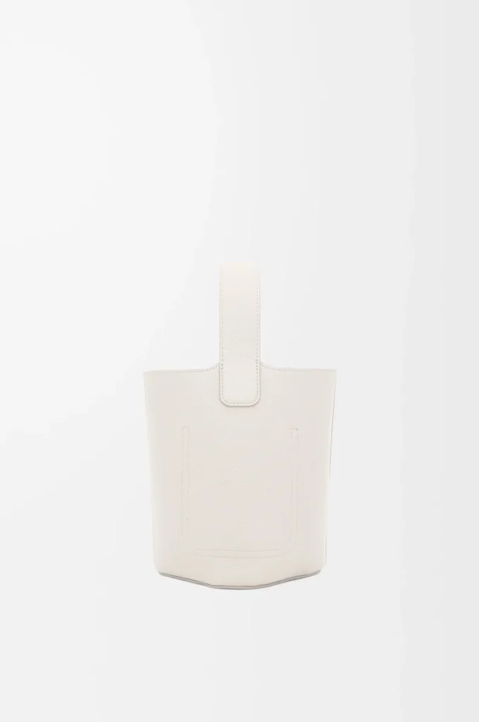Mini sac seau Pebble en cuir de veau grainé souple blanc cassé