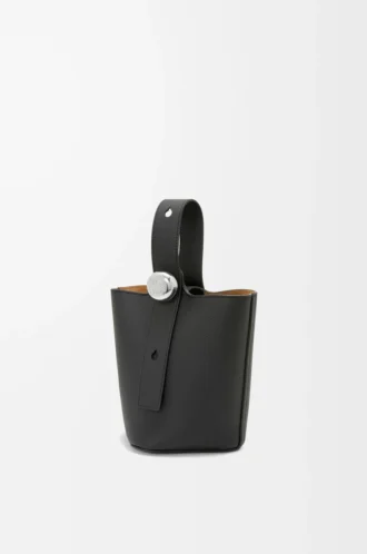 Mini sac seau Pebble en cuir de veau grainé souple noir
