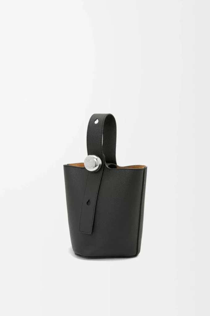 Mini sac seau Pebble en cuir de veau grainé souple noir