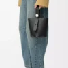 Mini sac seau Pebble en cuir de veau grainé souple noir