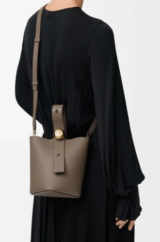 Mini sac seau Pebble en cuir de veau grainé souple Taupe