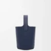 Mini sac seau Pebble en cuir de veau lisse bleu abysse