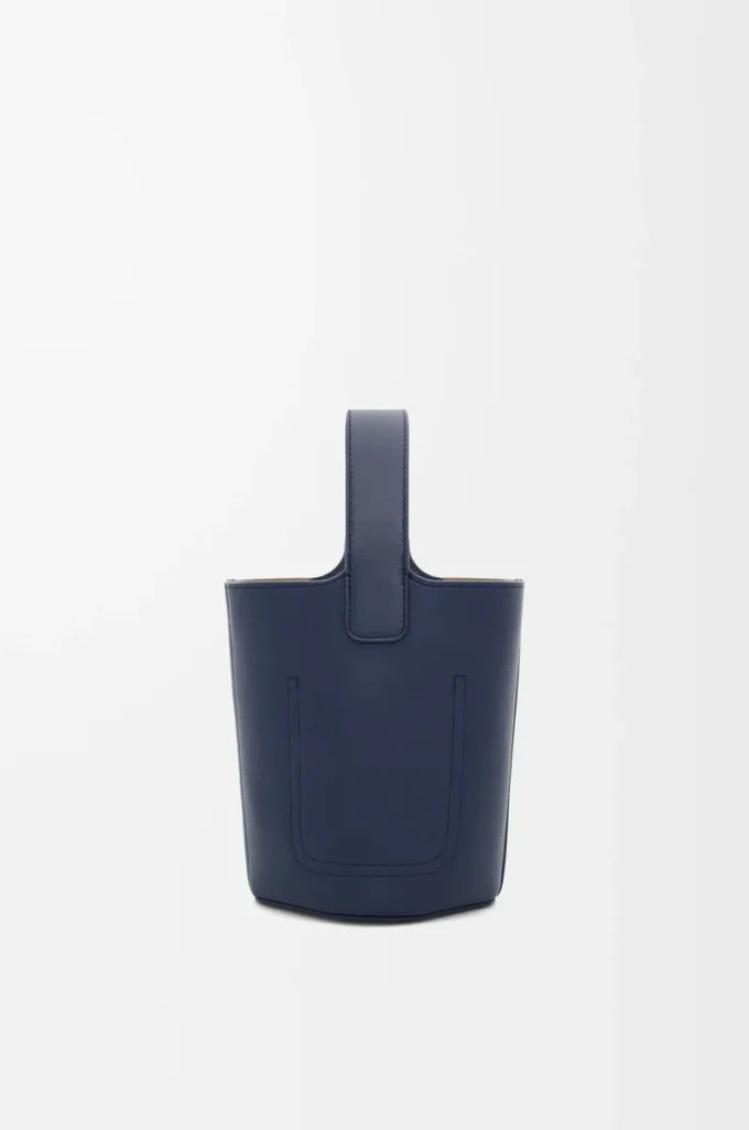 Mini sac seau Pebble en cuir de veau lisse bleu abysse