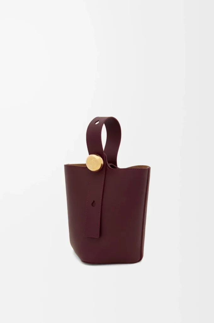Mini sac seau Pebble en cuir de veau lisse Dark Burgundy Mini sac seau Pebble en cuir de veau lisse Dark Burgundy