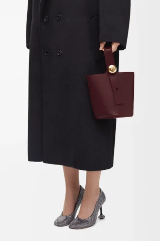 Mini sac seau Pebble en cuir de veau lisse Dark Burgundy