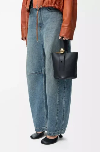 Mini sac seau Pebble en cuir de veau lisse noir