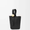 Mini sac seau Pebble en cuir de veau lisse noir Mini sac seau Pebble en cuir de veau lisse noir