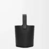Mini sac seau Pebble en cuir de veau lisse noir Mini sac seau Pebble en cuir de veau lisse noir