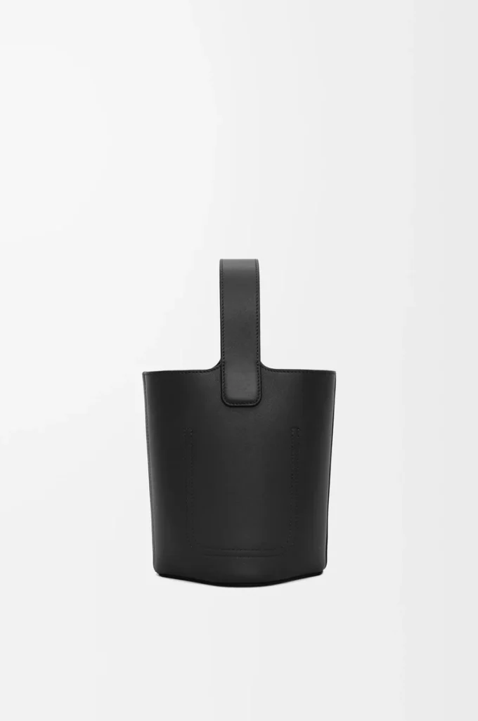 Mini sac seau Pebble en cuir de veau lisse noir Mini sac seau Pebble en cuir de veau lisse noir