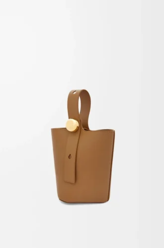 Mini sac seau Pebble en cuir de veau lisse Oak