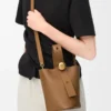 Mini sac seau Pebble en cuir de veau lisse Oak Mini sac seau Pebble en cuir de veau lisse Oak