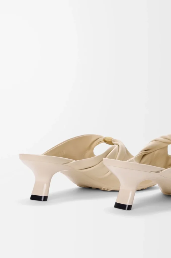 Mule Pebble Soft en cuir d&rsquo;agneau nappa Dough