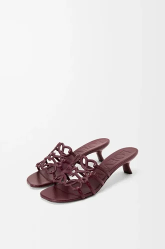 Mule Petal Anagram en cuir de veau souple Bordeaux foncé