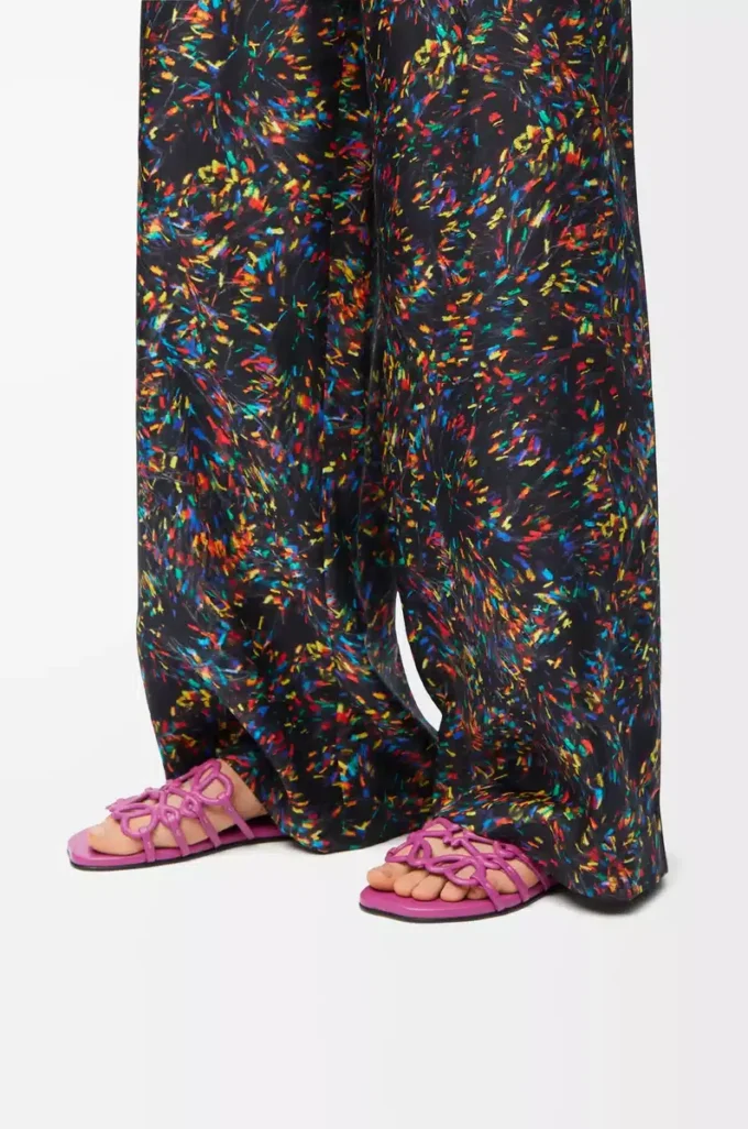 Mules Petal Anagram en cuir de veau souple fuchsia