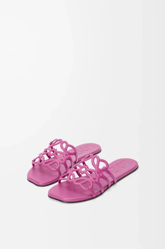 Mules Petal Anagram en cuir de veau souple fuchsia