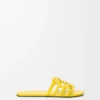Mules Petal Anagram en cuir de veau souple jaune