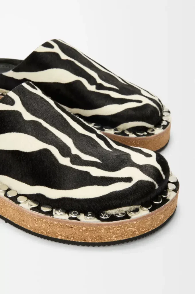 Mules à rivets en cuir de veau velours Noir/Blanc