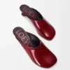 Mules Toy en cuir d&rsquo;agneau verni souple rouge foncé