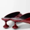 Mules Toy en cuir d&rsquo;agneau verni souple rouge foncé