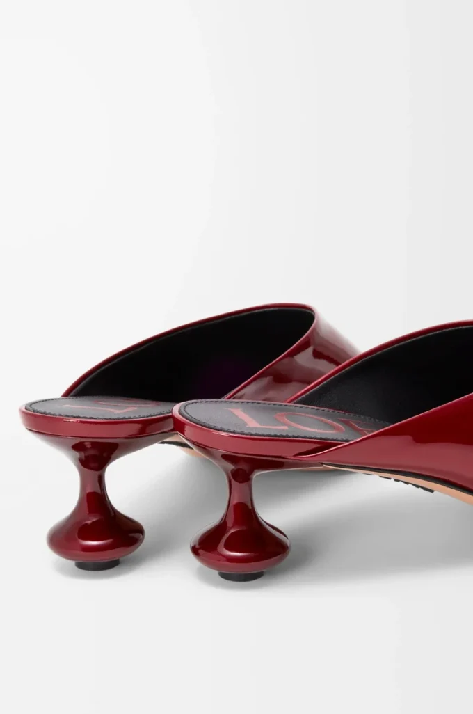 Mules Toy en cuir d&rsquo;agneau verni souple rouge foncé