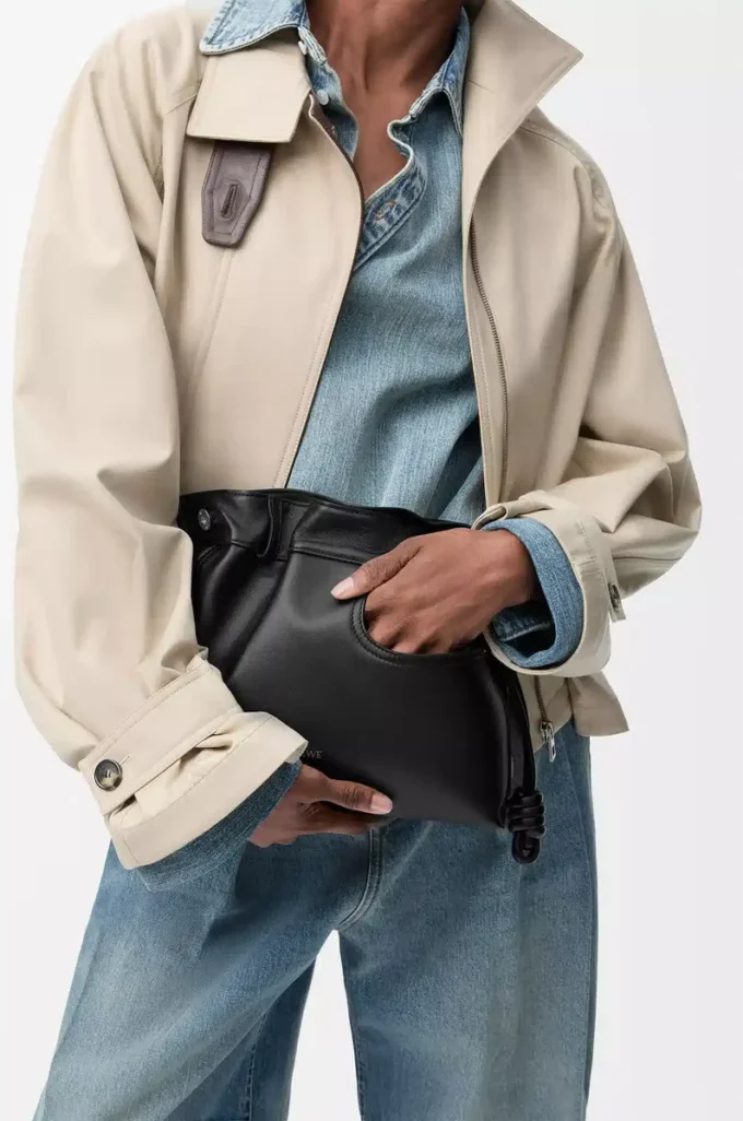 Panta pochette Flamenco moyenne en cuir de veau brillant Noir