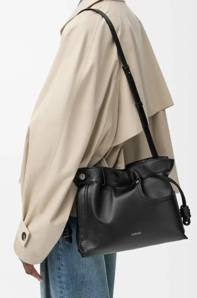 Panta pochette Flamenco moyenne en cuir de veau brillant Noir