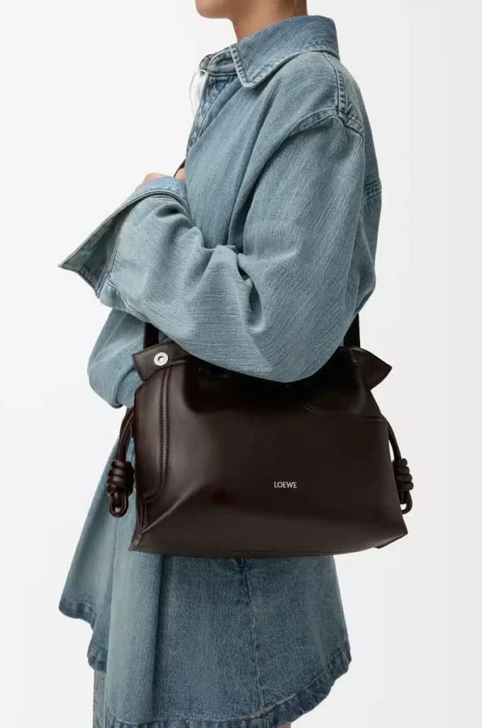 Panta pochette Flamenco moyenne en cuir de veau brillant Vintage Brown
