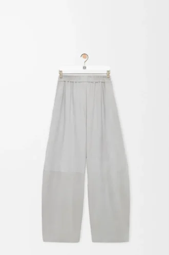 Pantalon bouffant en cuir de chèvre suédé gris clair