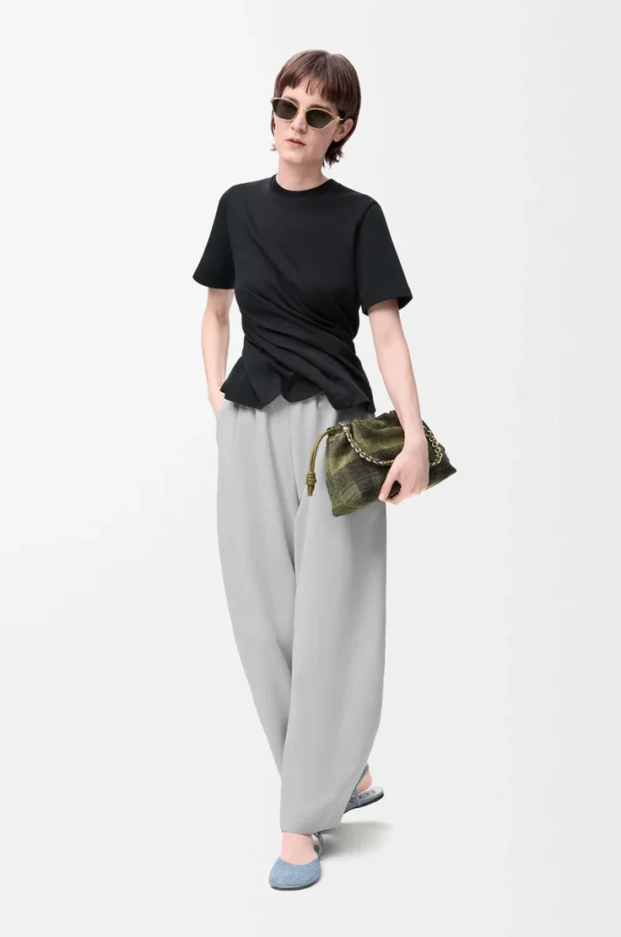 Pantalon bouffant en cuir de chèvre suédé gris clair