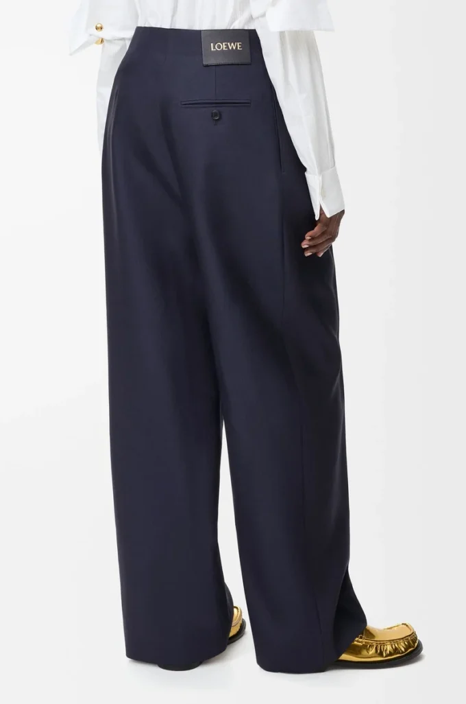 Pantalon ceinturé en laine et soie bleu marine