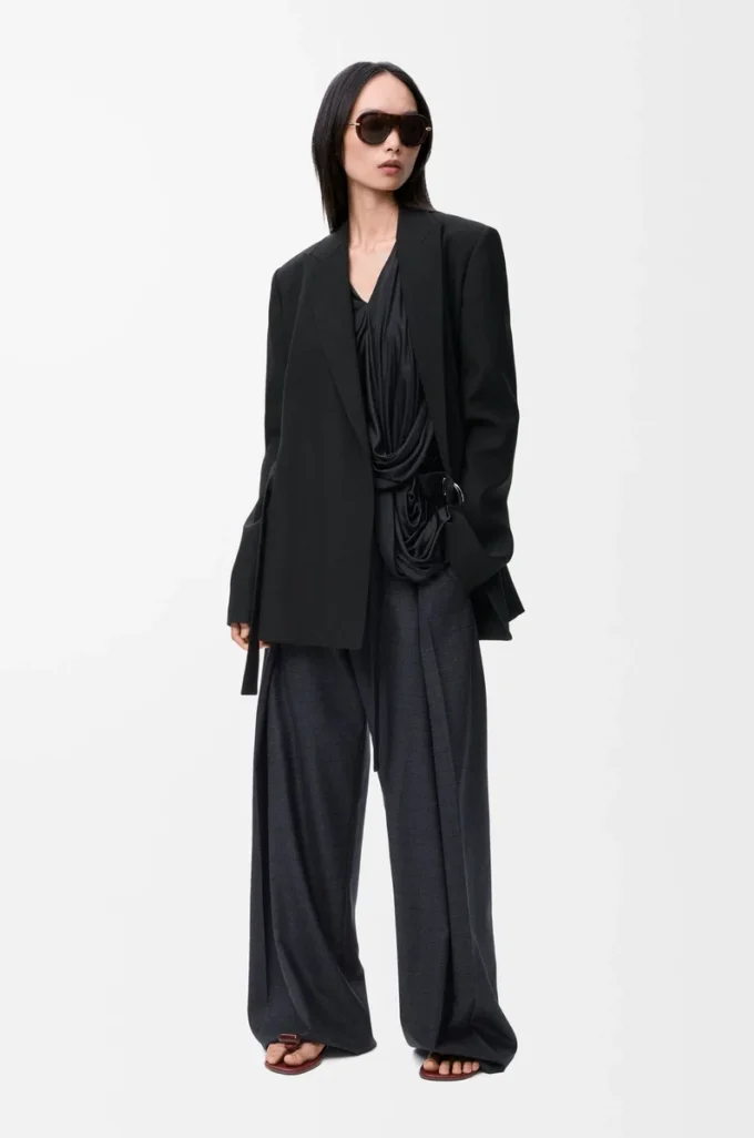 Veste drapée en laine noire