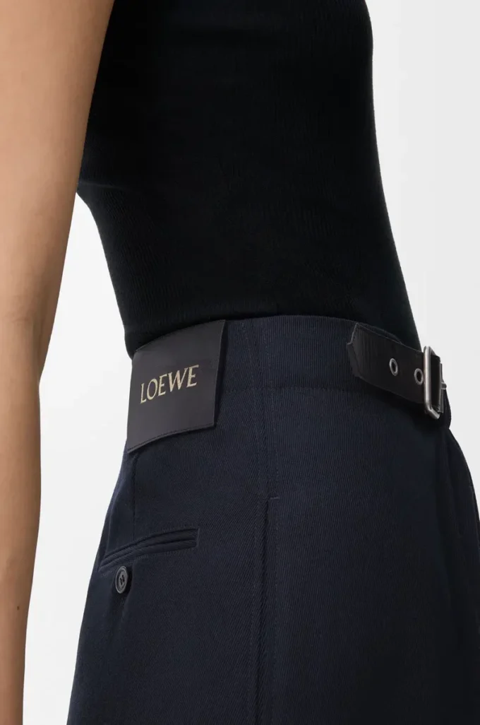 Pantalon court à ceinture en laine bleu marine