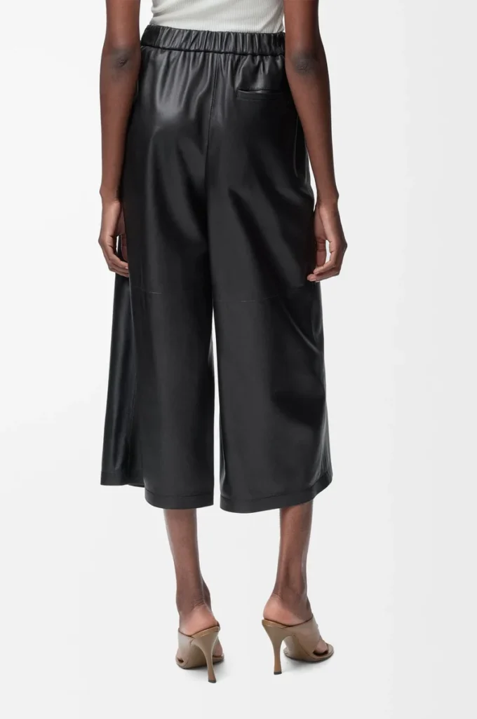 Pantalon court en cuir d&rsquo;agneau nappa Noir