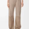 Pantalon en cuir de chèvre suédé beige foncé