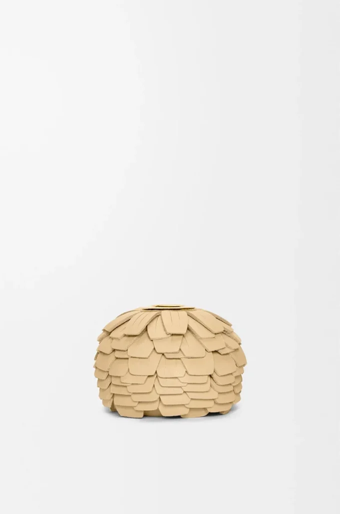 Petit charm fleur en cuir de veau et laiton Light Yellow