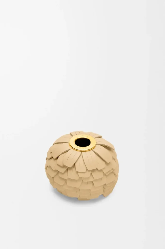 Petit charm fleur en cuir de veau et laiton Light Yellow