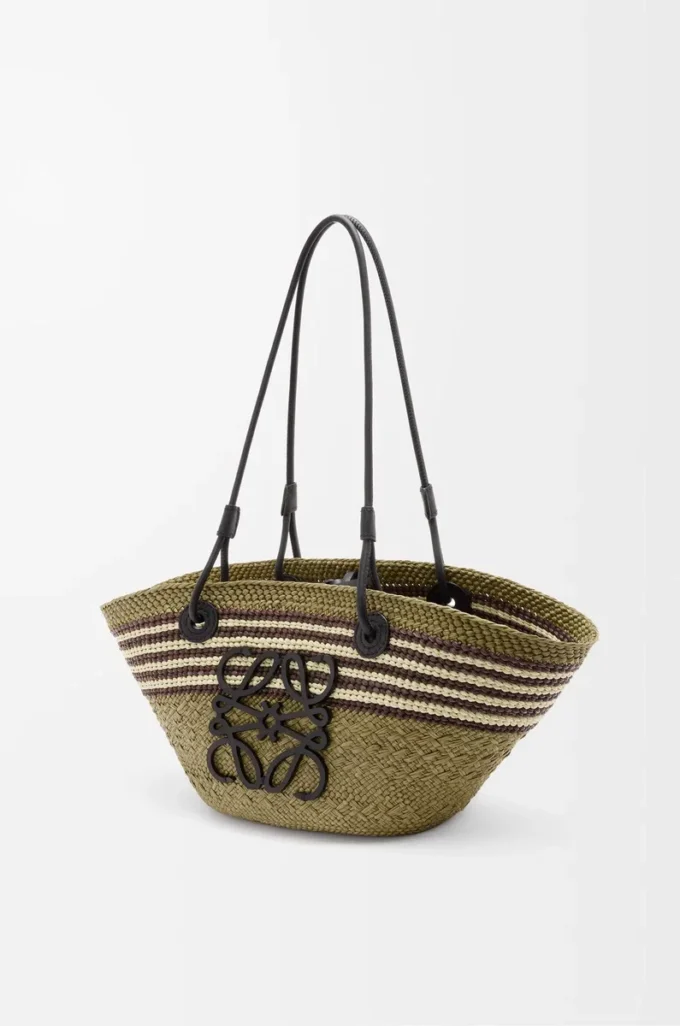 Petit panier Anagram en palmier iraca et cuir de veau Kaki foncé/Noir Petit panier Anagram en palmier iraca et cuir de veau Kaki foncé/Noir