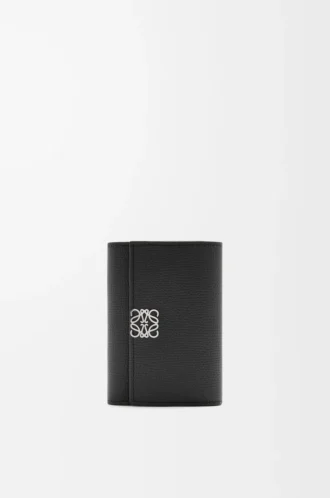 Petit portefeuille vertical Anagram en cuir de veau grainé Black