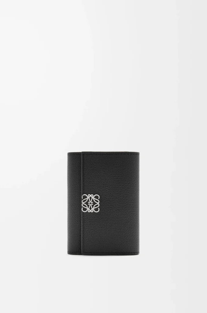 Petit portefeuille vertical Anagram en cuir de veau grainé Black Petit portefeuille vertical Anagram en cuir de veau grainé Black
