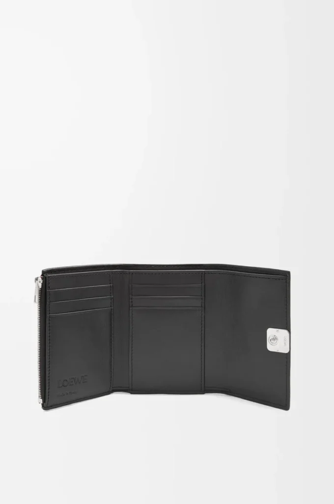 Petit portefeuille vertical Anagram en cuir de veau grainé Black Petit portefeuille vertical Anagram en cuir de veau grainé Black