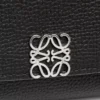 Petit portefeuille vertical Anagram en cuir de veau grainé Black Petit portefeuille vertical Anagram en cuir de veau grainé Black