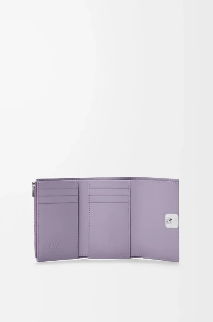 Petit portefeuille vertical Anagram en cuir de veau grainé Dirty Mauve Petit portefeuille vertical Anagram en cuir de veau grainé Dirty Mauve