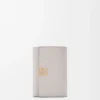 Petit portefeuille vertical Anagram en cuir de veau grainé Light Ghost Grey