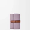 Petit portefeuille vertical en cuir de veau grainé souple Dirty Mauve/Squirrel Petit portefeuille vertical en cuir de veau grainé souple Dirty Mauve/Squirrel