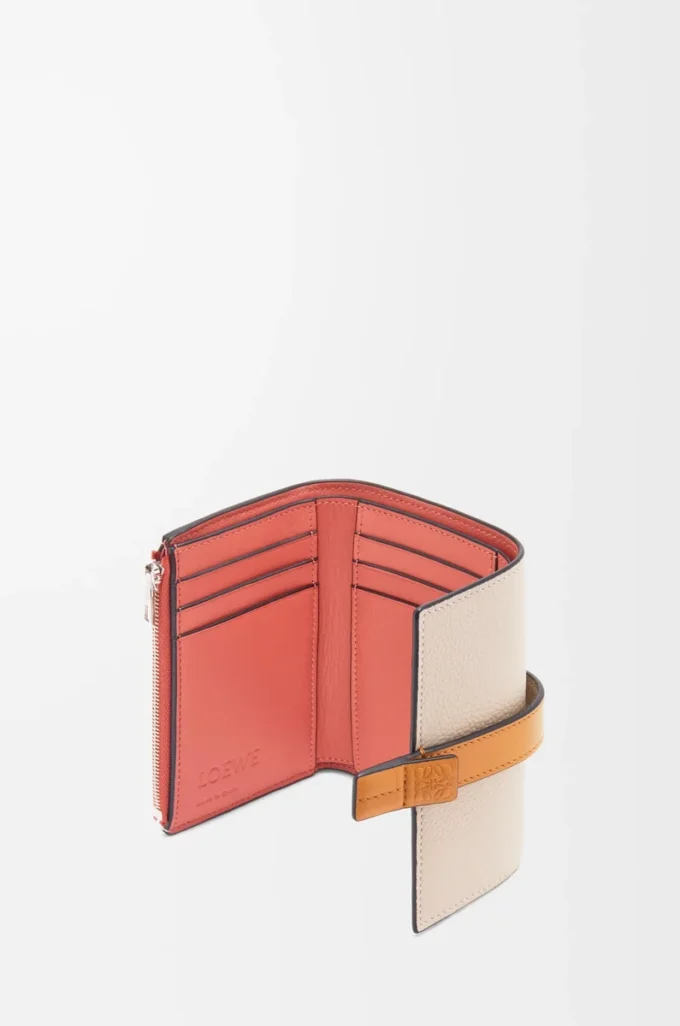 Petit portefeuille vertical en cuir de veau grainé souple Light Oat/Honey